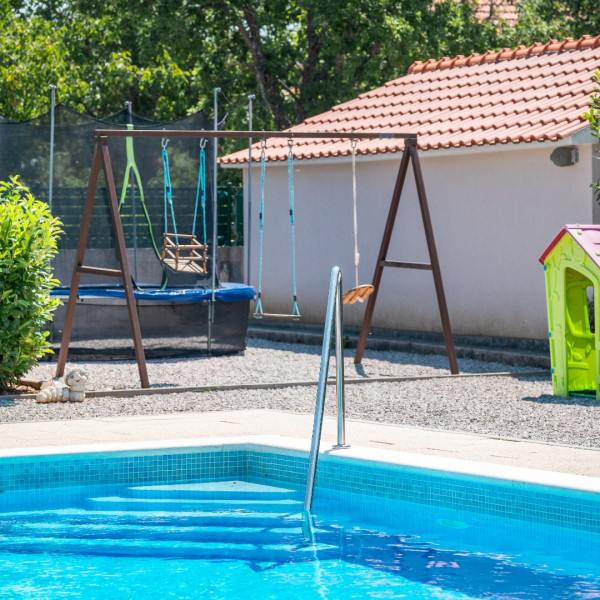 Modern XXL Villa, Modern XXL Villa Katuni